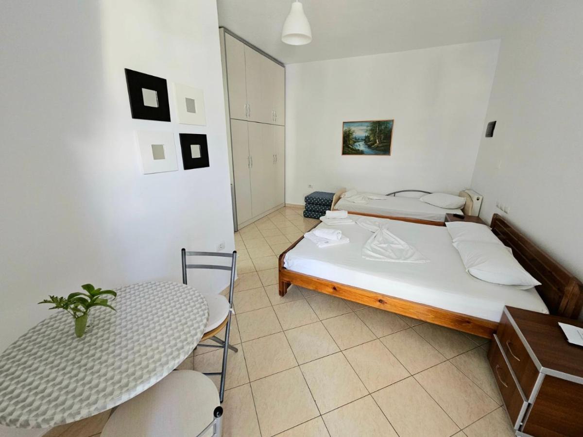 Garden Holiday Studios Himare Exterior foto